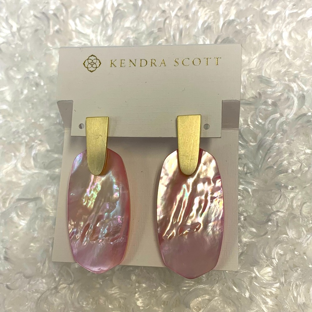 NWOT Kendra Scott Aragon Gld Drop Rose MOP Earring